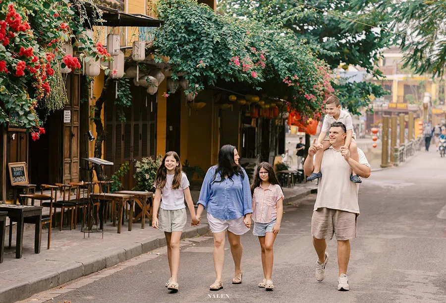 A day trip from Da Nang to Hoi An to experience and enjoy happy moments with family.