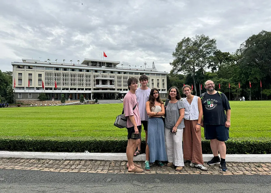 Independence Palace not only possesses architectural beauty but is also a symbol of peace and national unity.