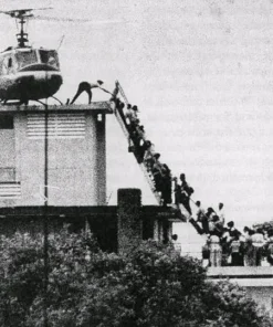 Iconic 1975 helicopter evacuation from the rooftop of 22 Ly Tu Trong Street in Saigon, a pivotal historical site visited on our private motorbike tour.