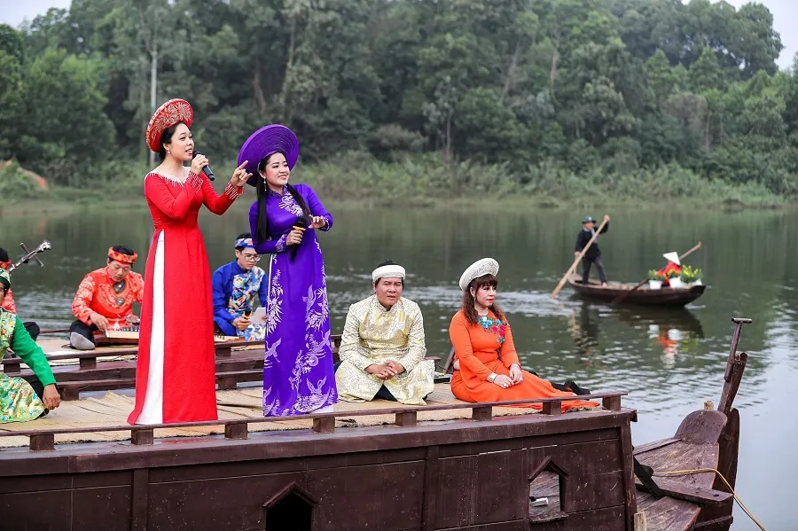 Travelers get to experience traditional 'Đờn ca tài tử' music while exploring the scenic Mekong Delta waterways.