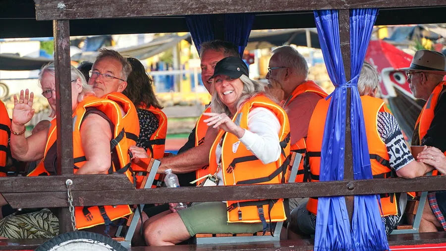 Cai Rang Floating Market is a top choice for international tourists, especially on weekends when it buzzes with visitors.