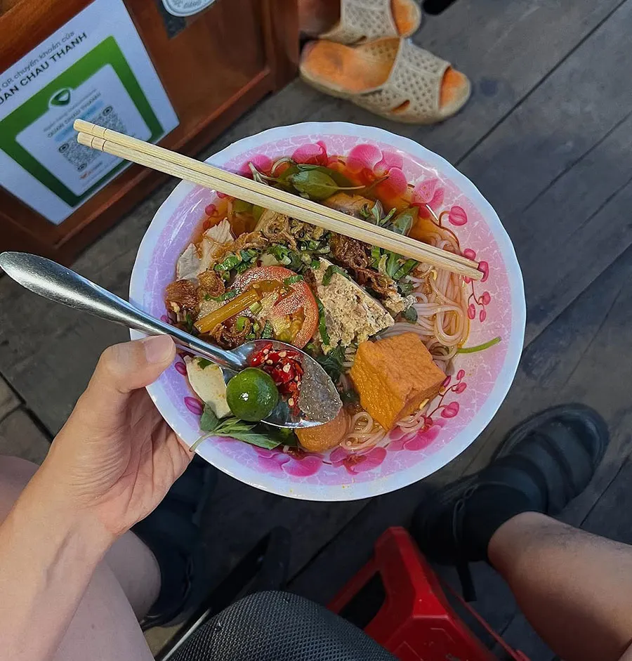 What It's Like to Eat Breakfast on a Boat in Vietnam 6 Morning bún riêu experience among colorful boats at Cai Rang Floating Market