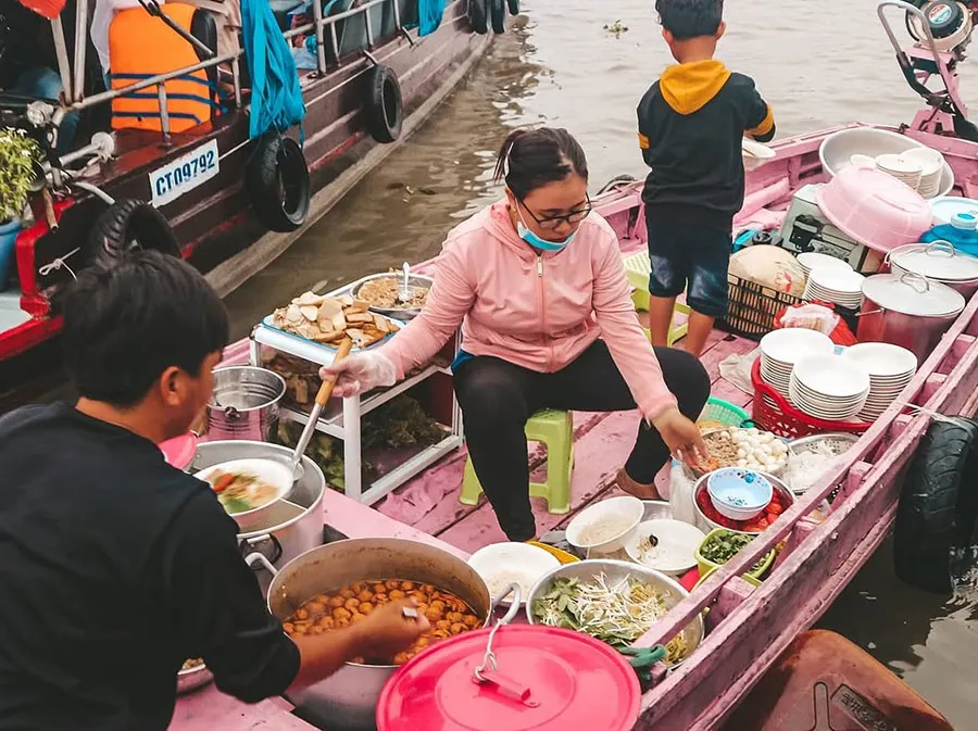 What It's Like to Eat Breakfast on a Boat in Vietnam 9 Authentic morning trading scene on the Mekong River in Can Tho