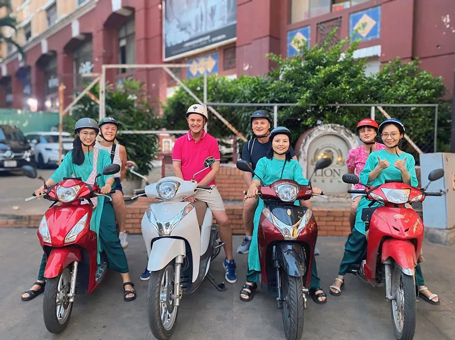 Motorbike Tours in Ho Chi Minh City with foreign guests enjoying city adventures