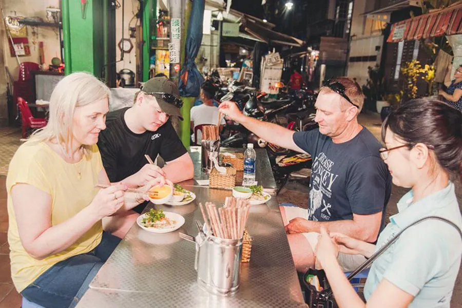 Nguyen Hue Walking Street: The Heart of Ho Chi Minh City You Shouldn't Miss 10 Local Vietnamese food and hidden eateries near Nguyen Hue Walking Street.