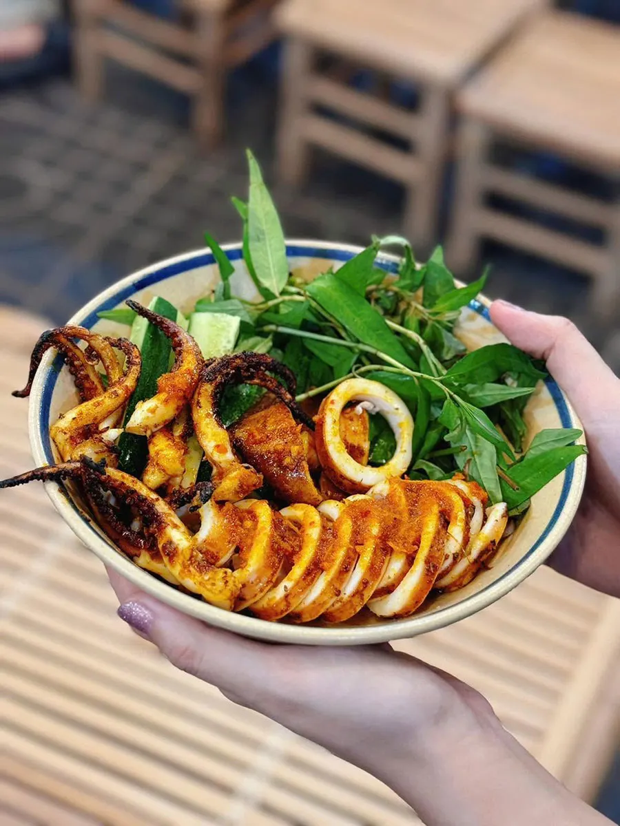 Saigon Seafood Street Food You Shouldn’t Miss 7 Enjoy smoky grilled octopus marinated in aromatic Vietnamese satay, with tender meat, lightly charred edges and a delicious spicy kick.