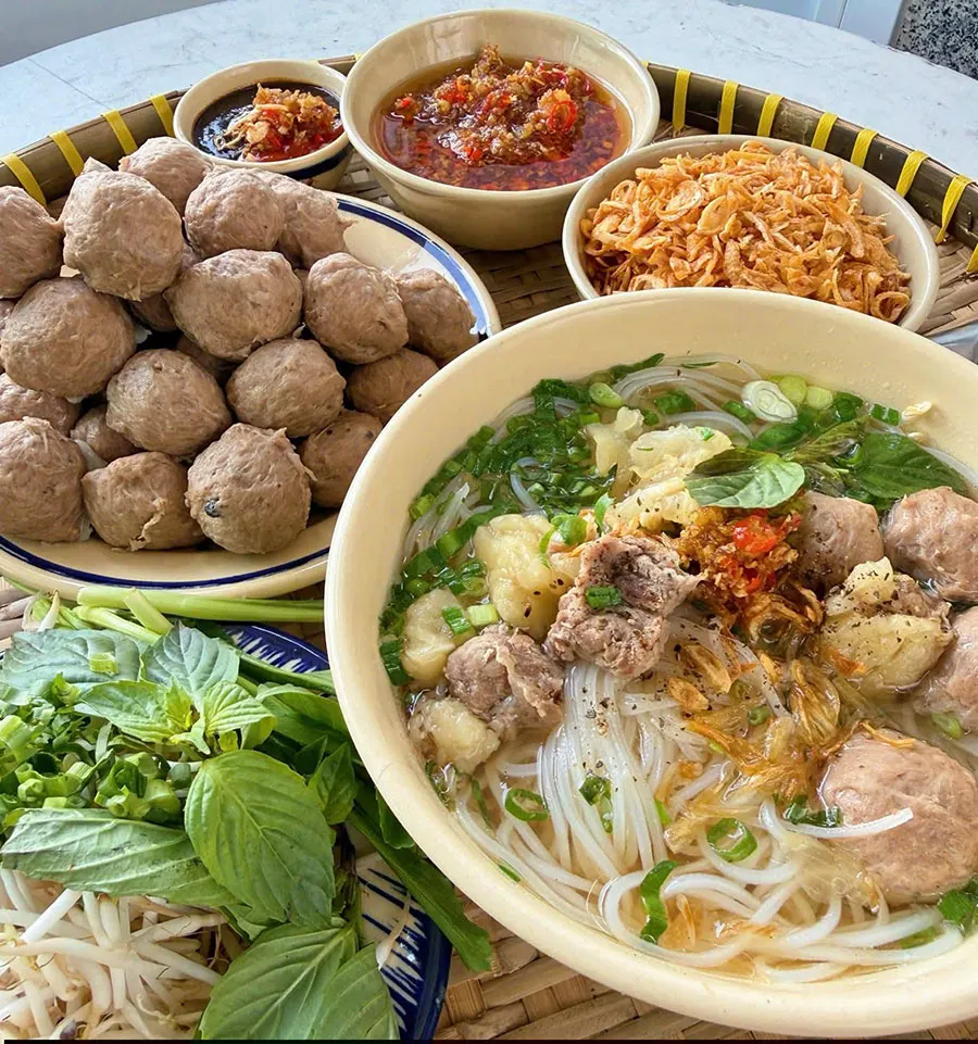 Best Hu Tieu in Ho Chi Minh City: What First-Time Visitors Should Know 1 Discover Vietnamese hu tieu bo vien, a warm noodle soup with springy beef meatballs in Saigon.