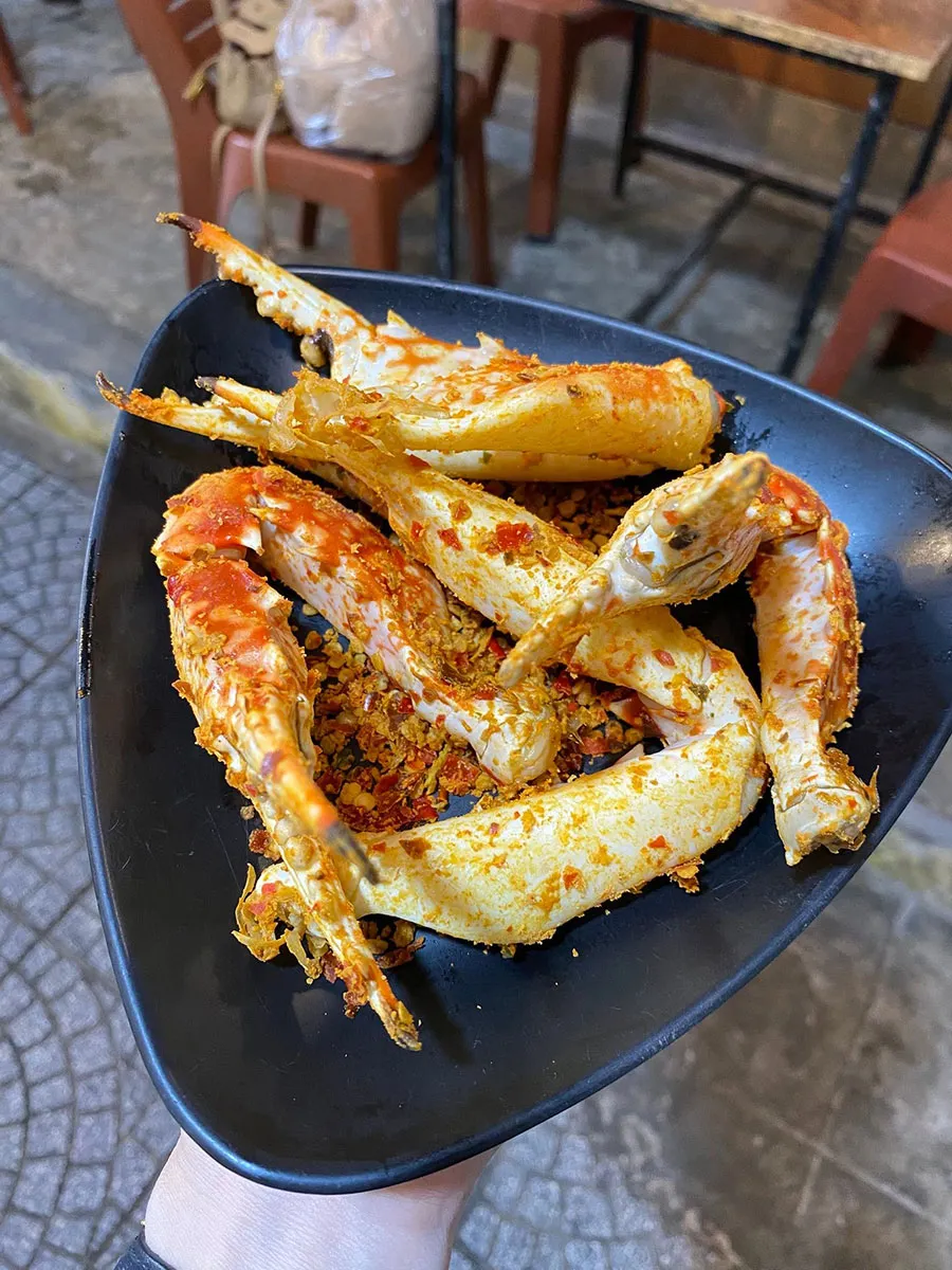 Saigon Seafood Street Food You Shouldn’t Miss 8 Enjoy salt-roasted crab claws with naturally sweet, firm meat coated in a savory blend of garlic, chili and fragrant seasoning.