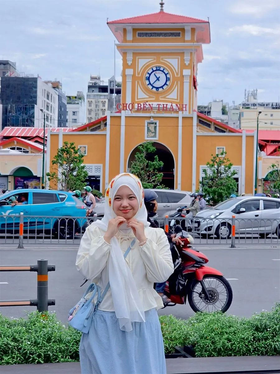 District 1 Food Tour: What to Eat in Central Saigon 1 International traveler visiting Ben Thanh Market during a District 1 food tour in Saigon