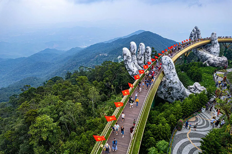 What Is It Like to Visit the Golden Bridge During Vietnam National Day? 3 Golden Bridge Ba Na Hills with holiday crowds during Vietnam’s September 2 celebrations