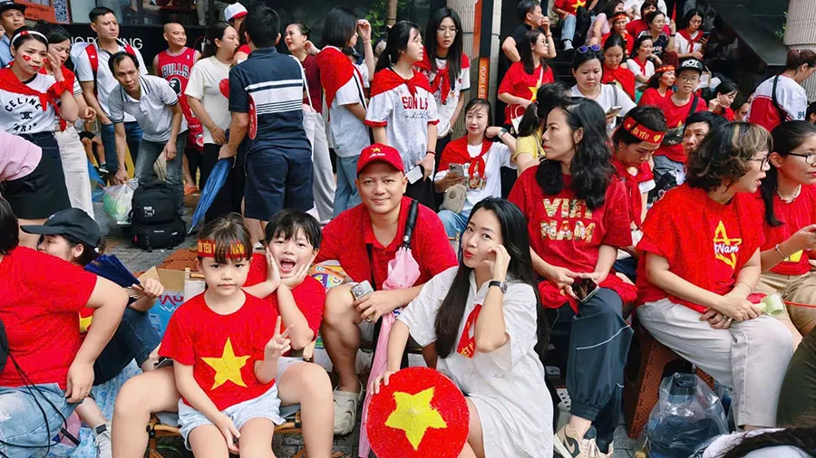 Is Ho Chi Minh City Worth Visiting During Vietnam’s National Day? 5 International visitor celebrating Vietnam National Day in Saigon
