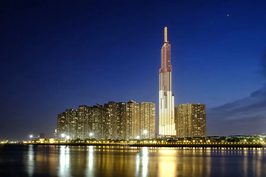 Is the Saigon River Beautiful? What You Can See from the Water 3 Landmark 81 and Vinhomes Central Park revealing Saigon’s modern riverside landscape