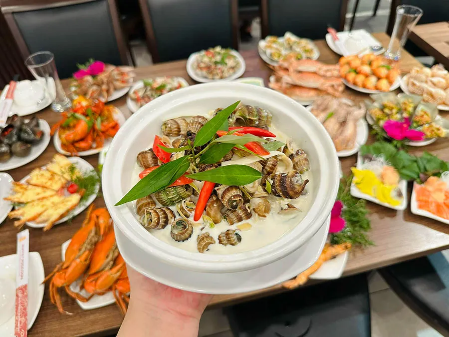 District 4 Food Tour: Explore Saigon’s Paradise for Snails and Street Seafood 3 Don’t leave Saigon without trying fragrant snails cooked in rich and creamy coconut milk