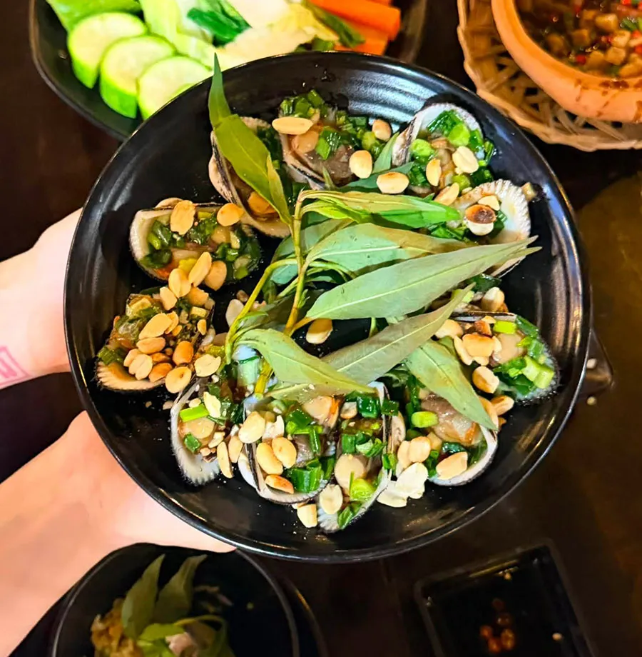 10 Best Vietnamese Snail Dishes to Try in Ho Chi Minh City 4 Try grilled blood cockles with scallion oil for their rich flavour, smoky aroma and fragrant topping