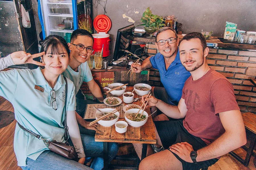 What Do Vietnamese People Eat for Lunch? A Local Food Guide 1 What do Vietnamese people eat for lunch? Traditional local dishes in Vietnam