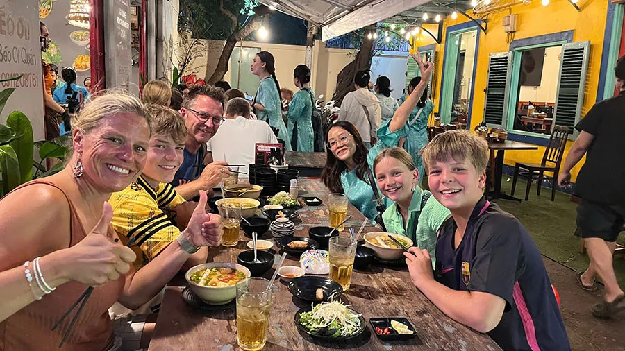 What Time Do Locals Eat in Ho Chi Minh City? A Guide to Saigon Meal Times 8 Local Saigon eatery with different opening hours throughout the day