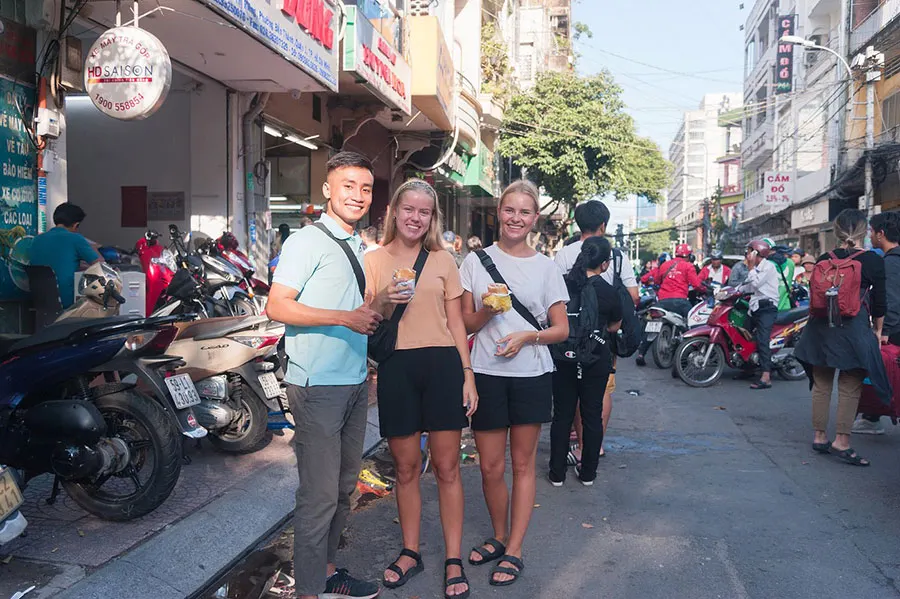 What Time Do Locals Eat in Ho Chi Minh City? A Guide to Saigon Meal Times 3 what time do locals eat in ho chi minh city 7