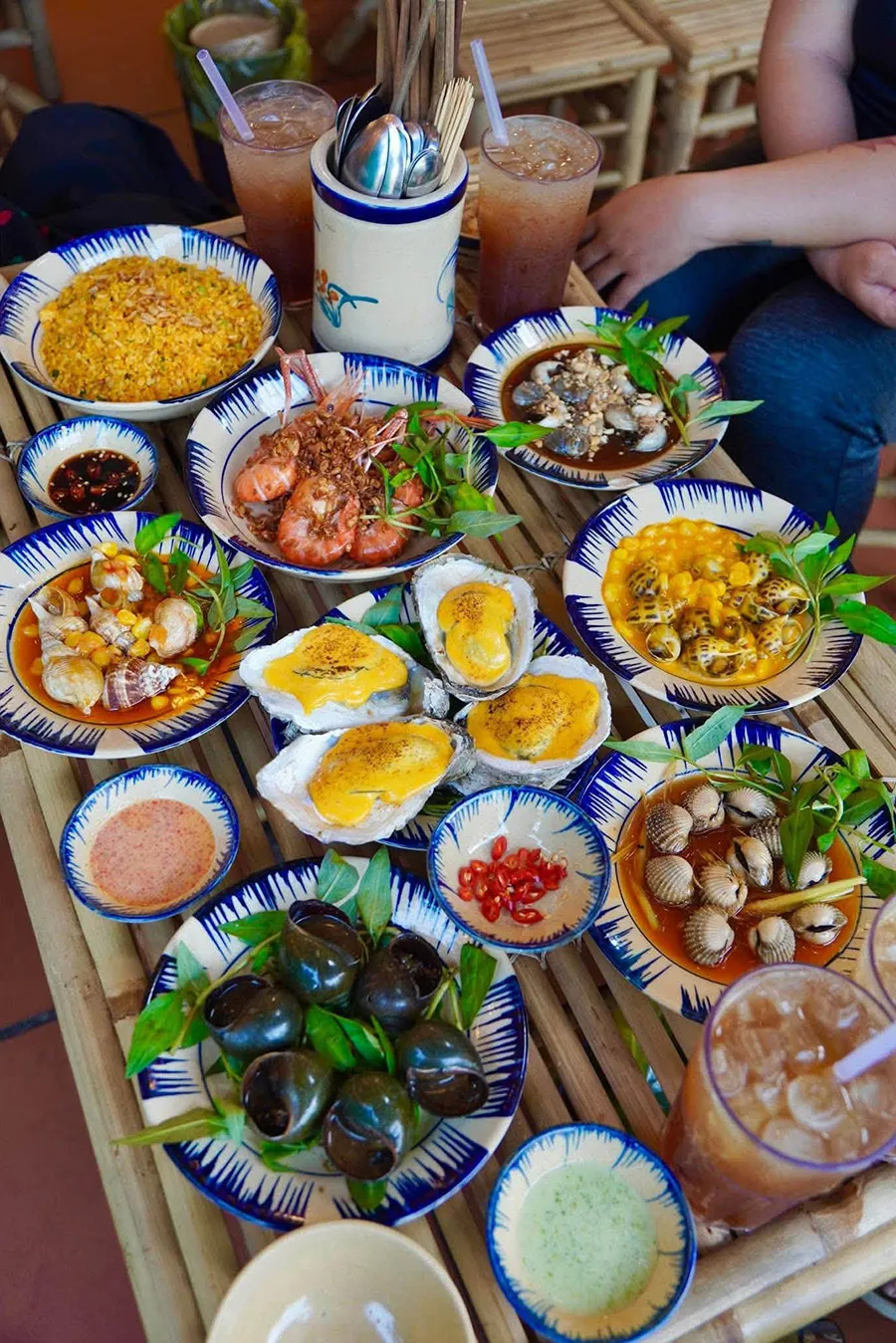 What to Eat in District 1 Ho Chi Minh City: A First-Time Food Guide 7 Tourists enjoying grilled snails and street seafood in Ho Chi Minh City at night