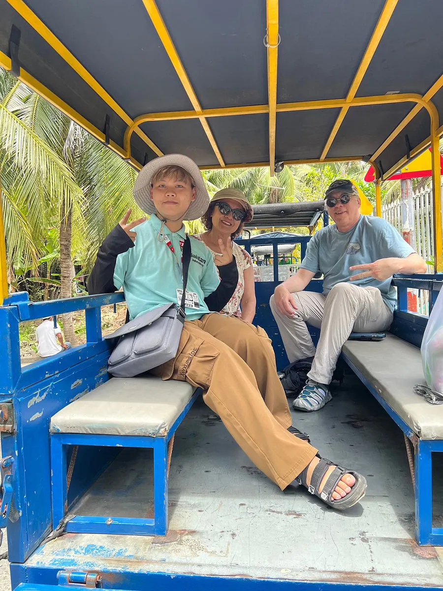 What to Wear on a Mekong Delta Day Tour: Clothing & Packing Tips 1 Practical clothing helps travelers enjoy temples, orchards and river experiences across the Mekong Delta