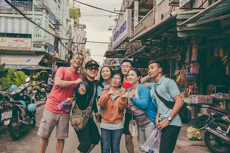 Saigon Old Apartment Buildings: A Walking Guide to Hidden City Life 6 Saigon local guide showing visitors beautiful hidden alleys, authentic food spots and lesser-known neighborhoods.