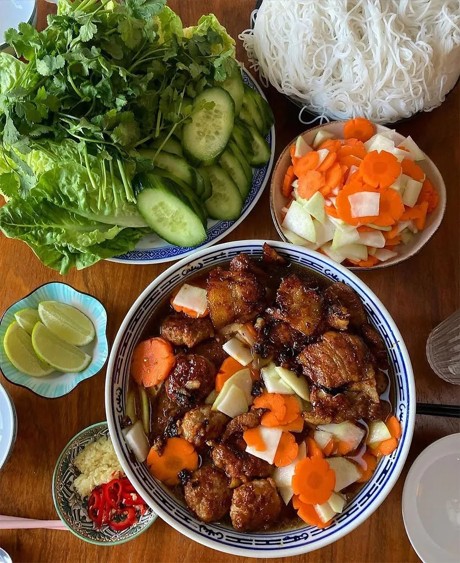 How to Order Bun Cha in Hanoi: A First-Timer’s Guide 2 Traditional Bun Cha in Hanoi served with smoky grilled pork and fresh Vietnamese herbs