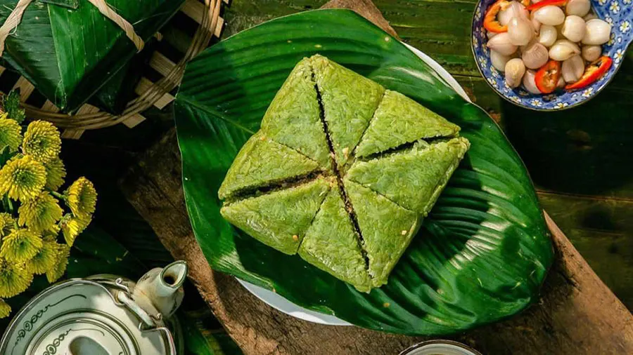 Vietnamese Rice Cakes Guide: 12 Traditional Cakes Travelers Should Try 1 Traditional square banh chung wrapped in green leaves and tied with bamboo strips