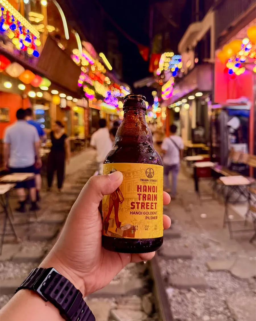 Hanoi Train Street Food Guide: What to Eat and Drink Near the Railway 4 You should come here to enjoy a cold Hanoi beer beside the city’s famous railway tracks.
