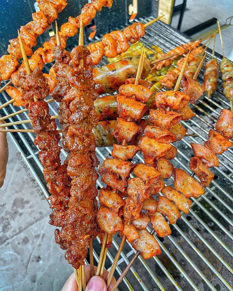 How Much Does Street Food Cost in Ho Chi Minh City? 2026 Price Guide 5 Saigon street-food snacks and grilled skewers cost around 8,000–40,000 VND