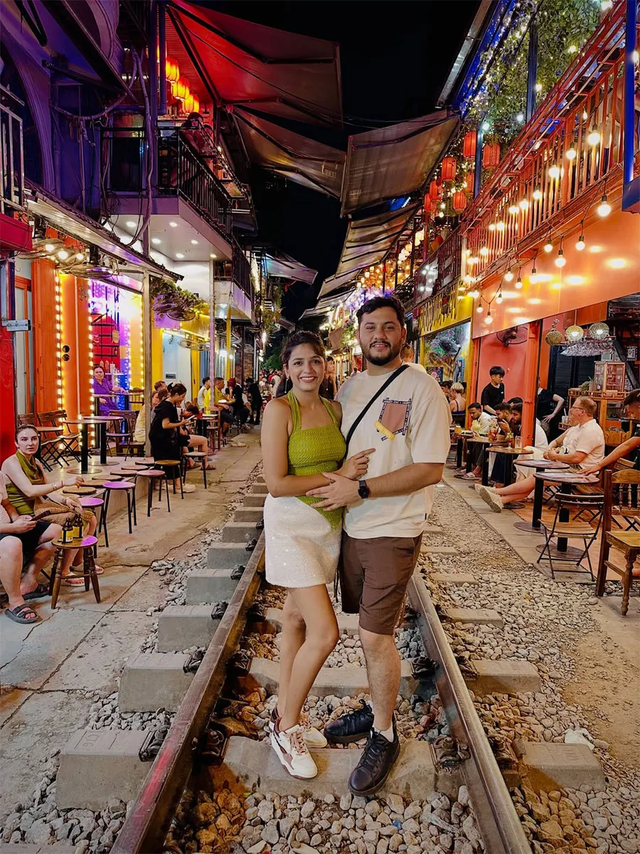 Best Time to Visit Hanoi Train Street: Train Times, Crowds and Photography Tips 4 Travelers exploring the best part of Hanoi Train Street near the Old Quarte