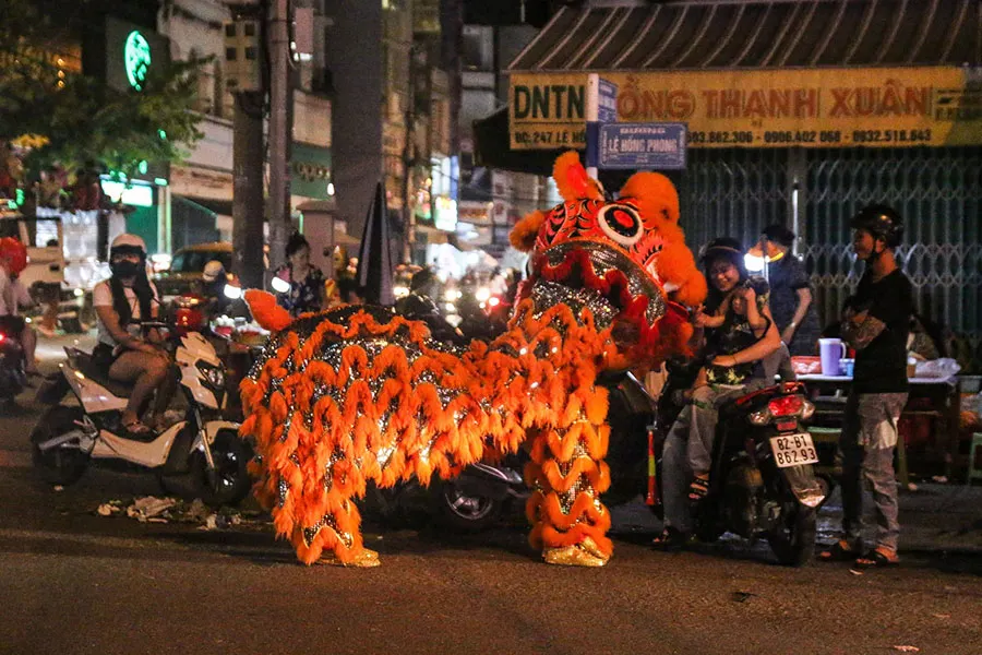 Where to See Mid-Autumn Lanterns in Ho Chi Minh City 7 Mid-Autumn lion dance brings festive energy to the streets of Saigon