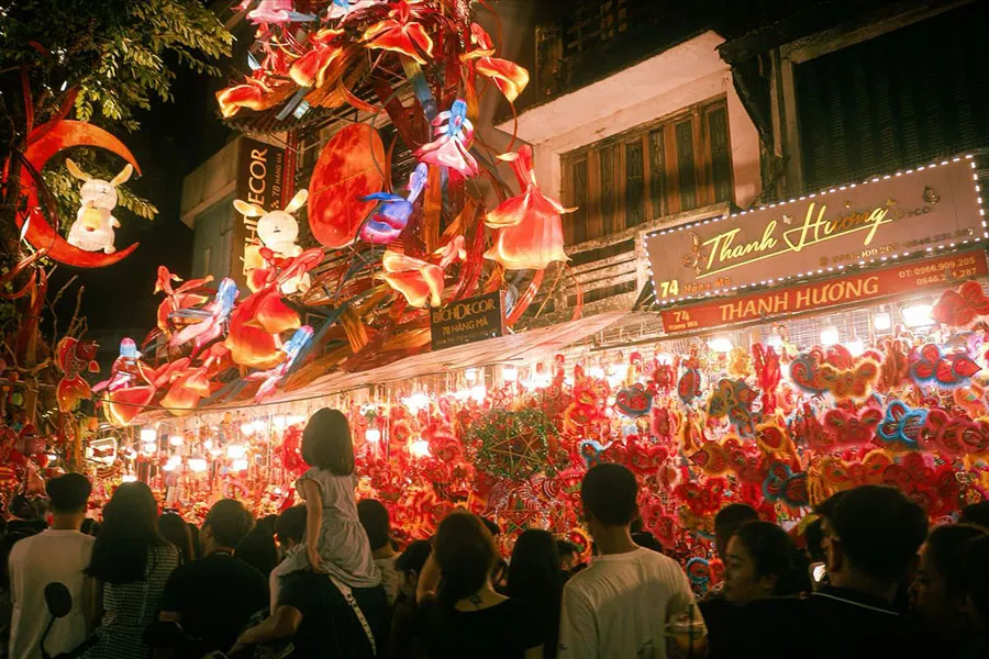 Where to See Mid-Autumn Lanterns in Ho Chi Minh City 1 Mid-Autumn lanterns illuminate Lương Nhữ Học Street in Ho Chi Minh City