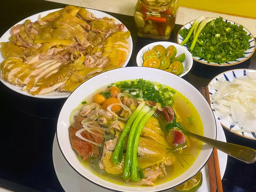 Best Vietnamese Noodle Soups in Ho Chi Minh City Besides Pho 8 Miến gà glass noodle soup with chicken, herbs and black pepper