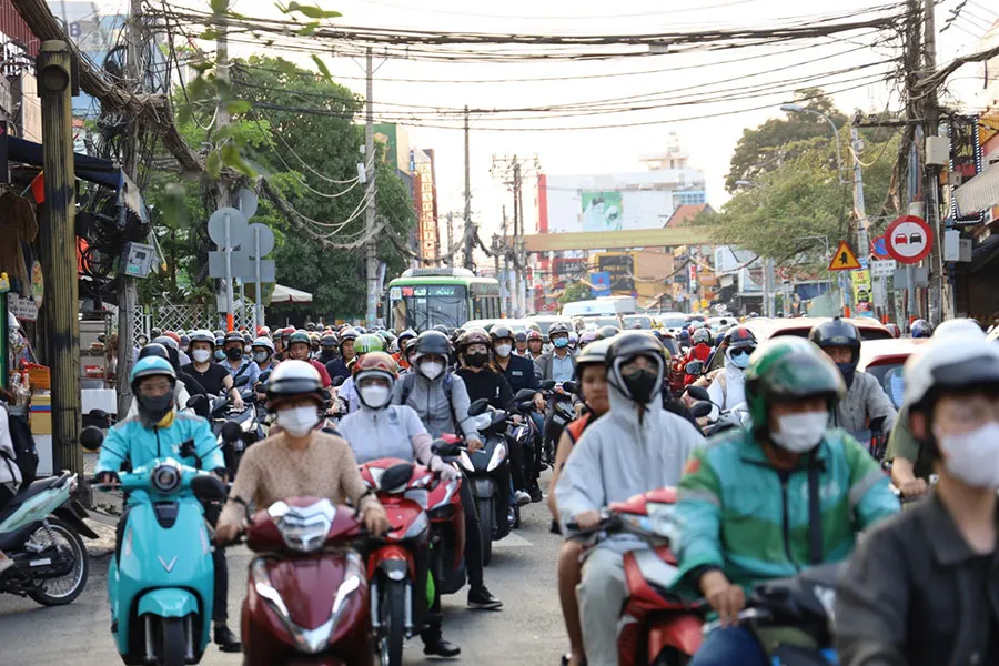 Saigon Rush Hour: Best Travel Times and Congestion Hotspots 2 Saigon rush hour is usually busiest from 7:00 to 9:00 a.m. on weekdays
