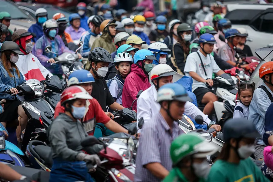 Saigon Rush Hour: Best Travel Times and Congestion Hotspots 7 Trường Chinh Street carries heavy commuter traffic through western Ho Chi Minh City