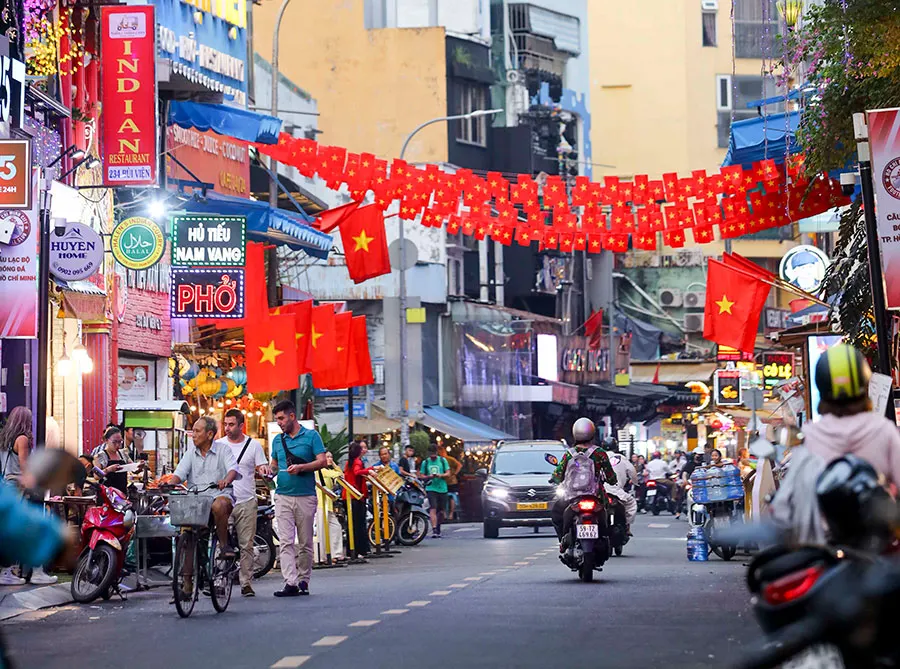 The Sounds of Saigon: What Everyday Street Noises Really Mean 3 Morning traffic, market stalls and cafés revealing why Saigon sounds different