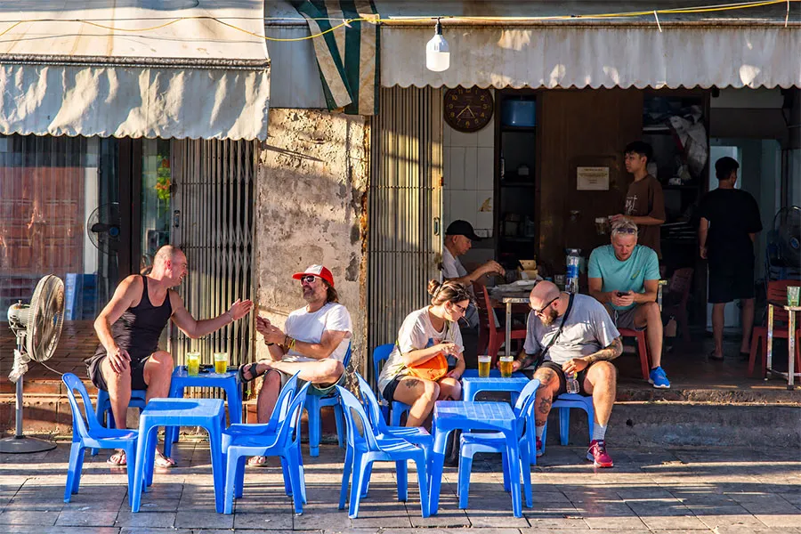 Bia hoi in Hanoi: How to order, what to eat and what it costs 1 Exploring Hanoi's famous bia hoi culture, where inexpensive fresh beer and simple local food bring travelers together.