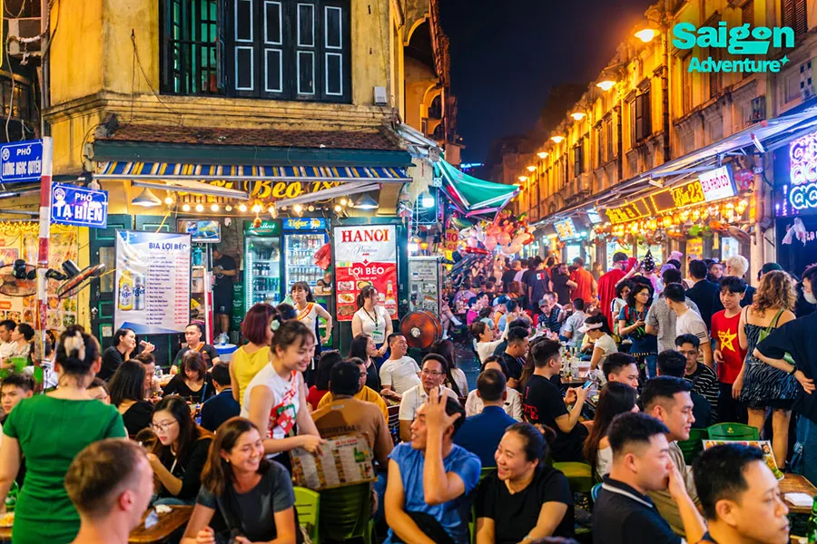 Halloween in Hanoi 2026: Where to Go and What to Do 3 Halloween nightlife on Ta Hien Street in Hanoi attracts international tourists looking for exciting evening experiences.
