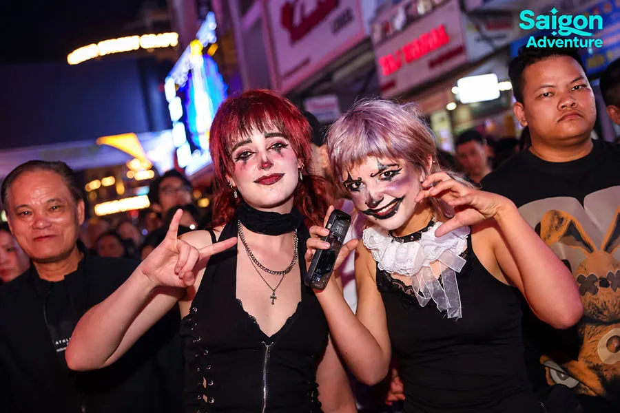 Halloween in Hanoi 2026: Where to Go and What to Do 6 Experience Halloween night in Hanoi with energetic DJ music, creative costumes and vibrant club atmospheres.
