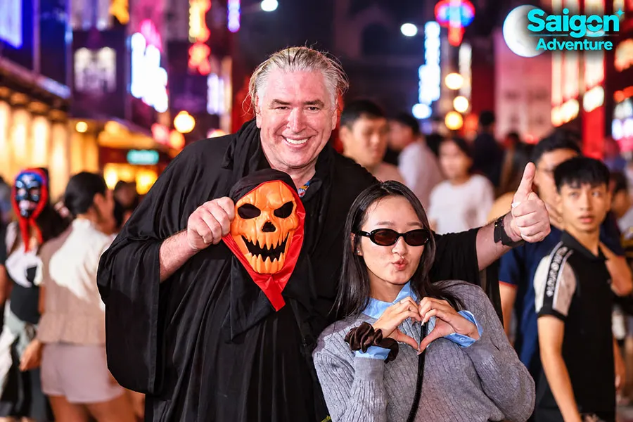 Halloween in Hanoi 2026: Where to Go and What to Do 5 Enjoy Halloween night near Hoan Kiem Lake with glowing city lights, historic surroundings and lively pedestrian streets.