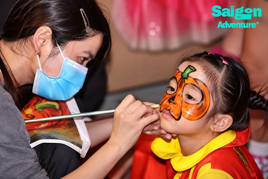 Halloween in Hanoi 2026: Where to Go and What to Do 7 Family-friendly Halloween activities in Hanoi offer fun costume experiences, festive decorations and creative entertainment for children.