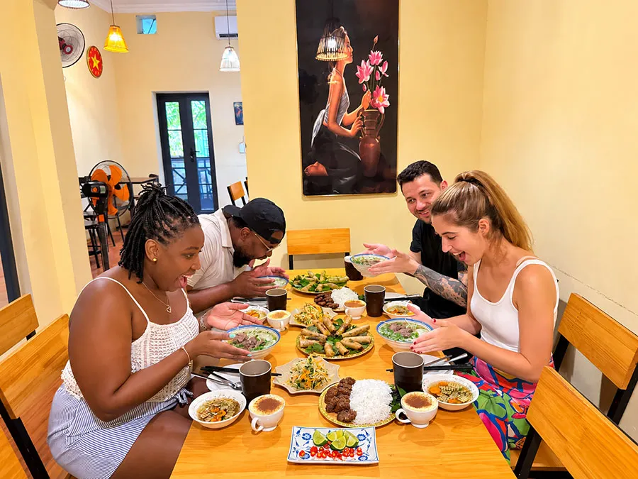 Hanoi cooking classes: What you cook and how to choose 6 Enjoy a Hanoi cooking tour that takes you from fresh ingredients to your own finished dishes