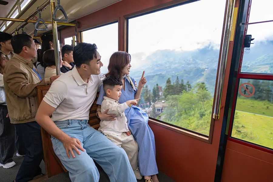 Sapa With Kids: Is It a Good Family Destination? 4 Enjoy a relaxing Fansipan cable car journey with children without a difficult mountain hike