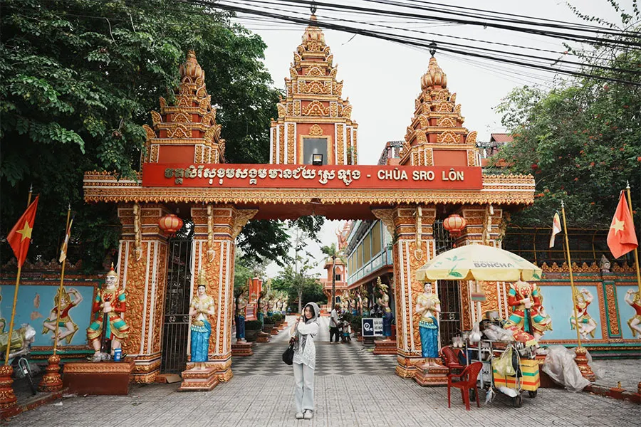 Tra Vinh and Soc Trang: Khmer Culture in the Mekong Delta 3 Exploring Sro Lon Pagoda in Soc Trang, where stunning architecture celebrates Khmer culture in the Mekong Delta