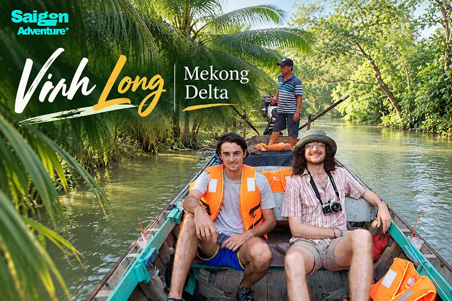 Vinh Long Mekong Delta: Homestays, Cycling and Orchards 2 Du khách tận hưởng chuyến đi thuyền ngắm cảnh ở Đồng bằng sông Cửu Long, Vinh Long.