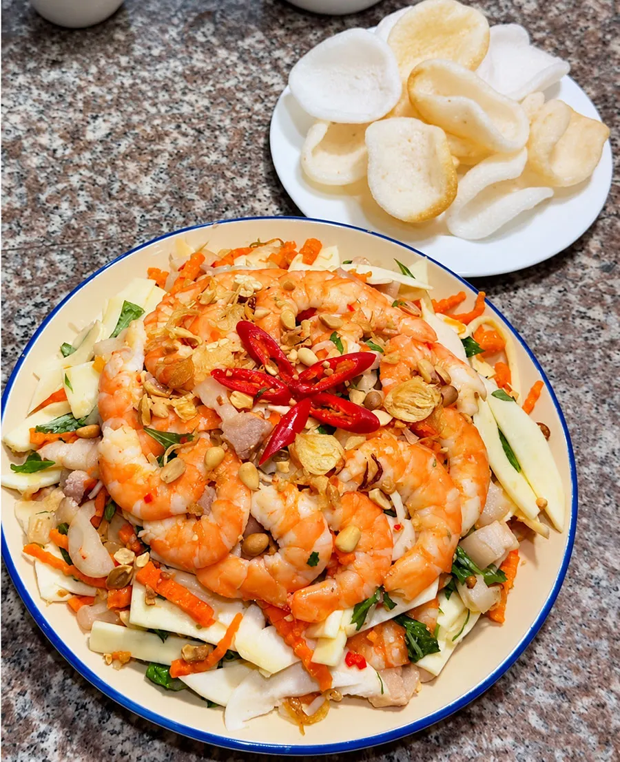 What to Eat in Ben Tre: 8 Local Foods Beyond Candy 4 Fresh coconut heart salad with shrimp, herbs and sweet-sour dressing
