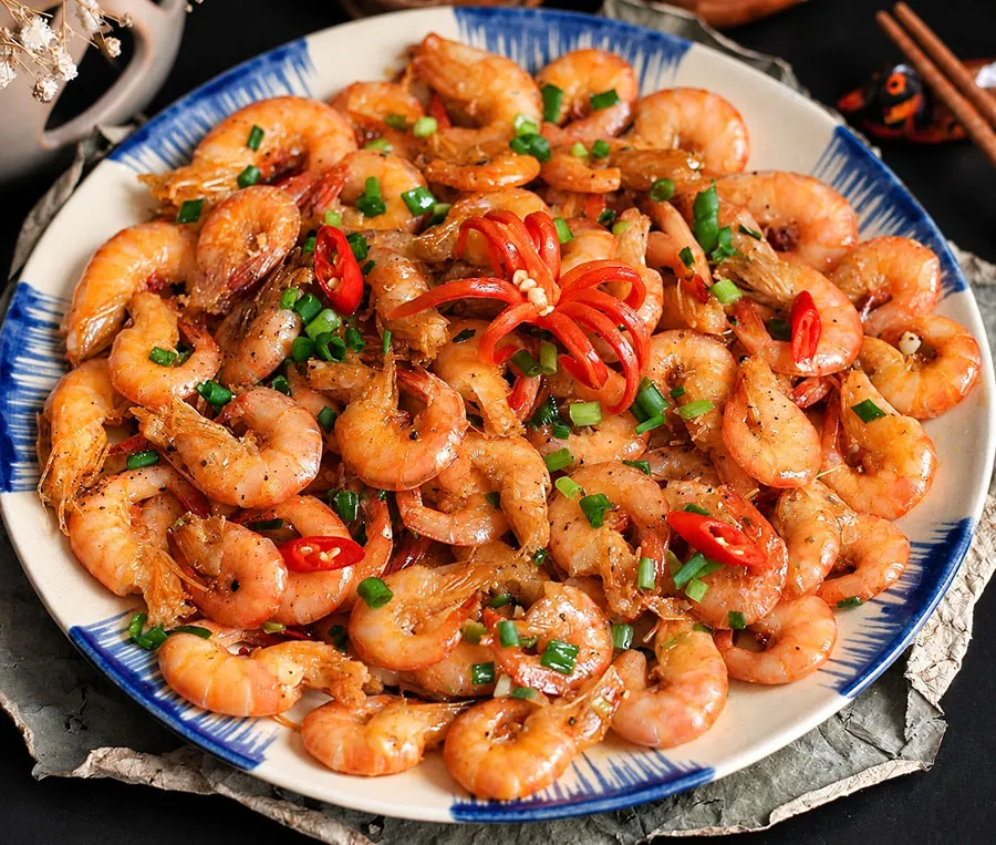 What to Eat in Ben Tre: 8 Local Foods Beyond Candy 5 Rich and savory coconut milk shrimp showcasing authentic Ben Tre cuisine