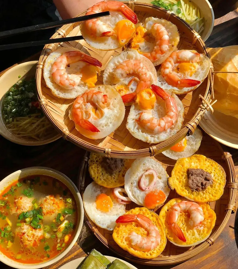 What to Eat in Dalat: Local Dishes Beyond the Night Market 4 Freshly baked bánh căn with crispy edges and soft centres at a Dalat food stall